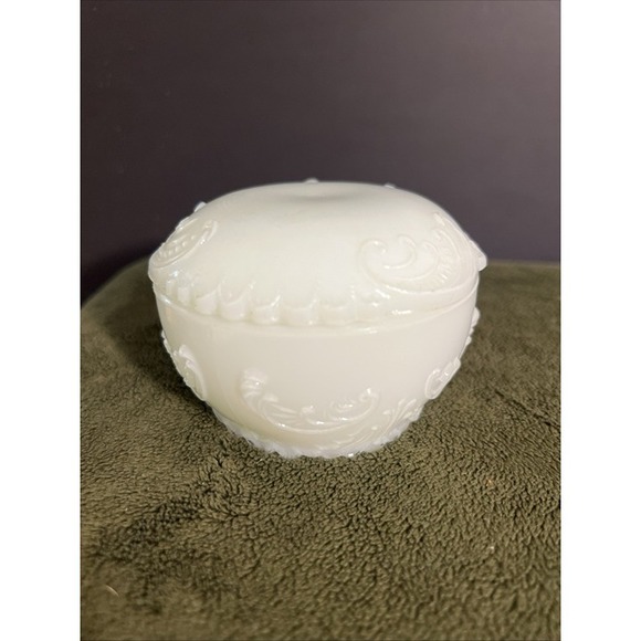 ANITIQUE DITHRIDGE CO OPAL GLASS PUFF TRINKET DISH WITH LID (1919) - Picture 4 of 12